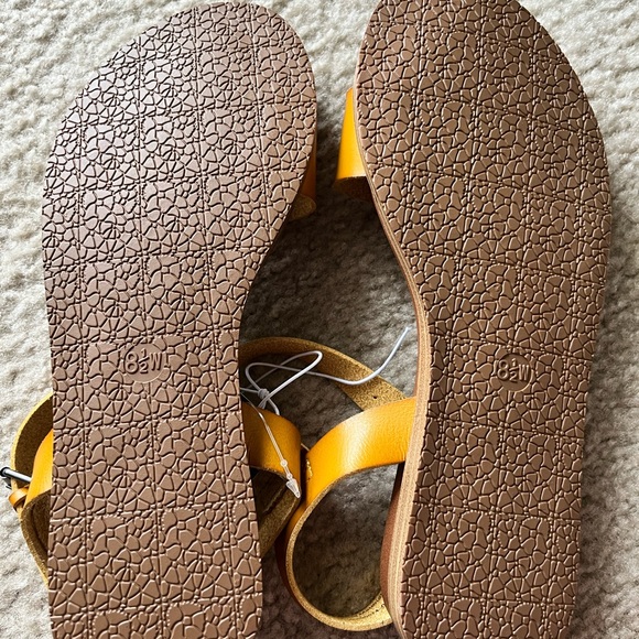 Universal Thread | Shoes | Universal Thread Nyla Ankle Strap Sandals Mustard Color Size 85 Wide 